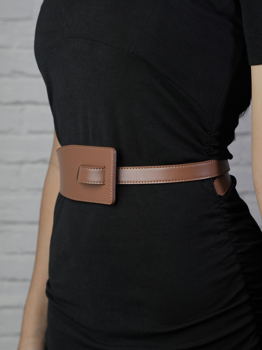 Sculpted Buckle Waist Belt
