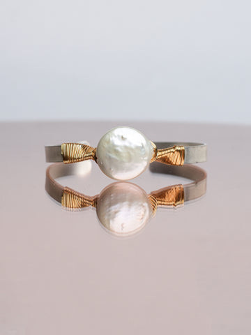 Evolis(mother of pearl) Bracelet