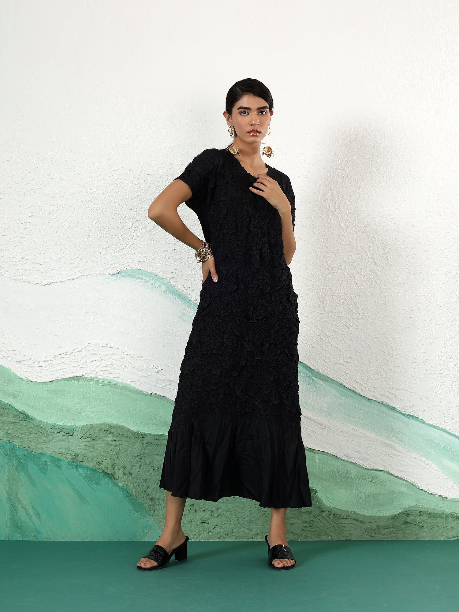 Shop Florette Crinkle Pleated Midi Dress – Onto by Aanchal Midnight Black