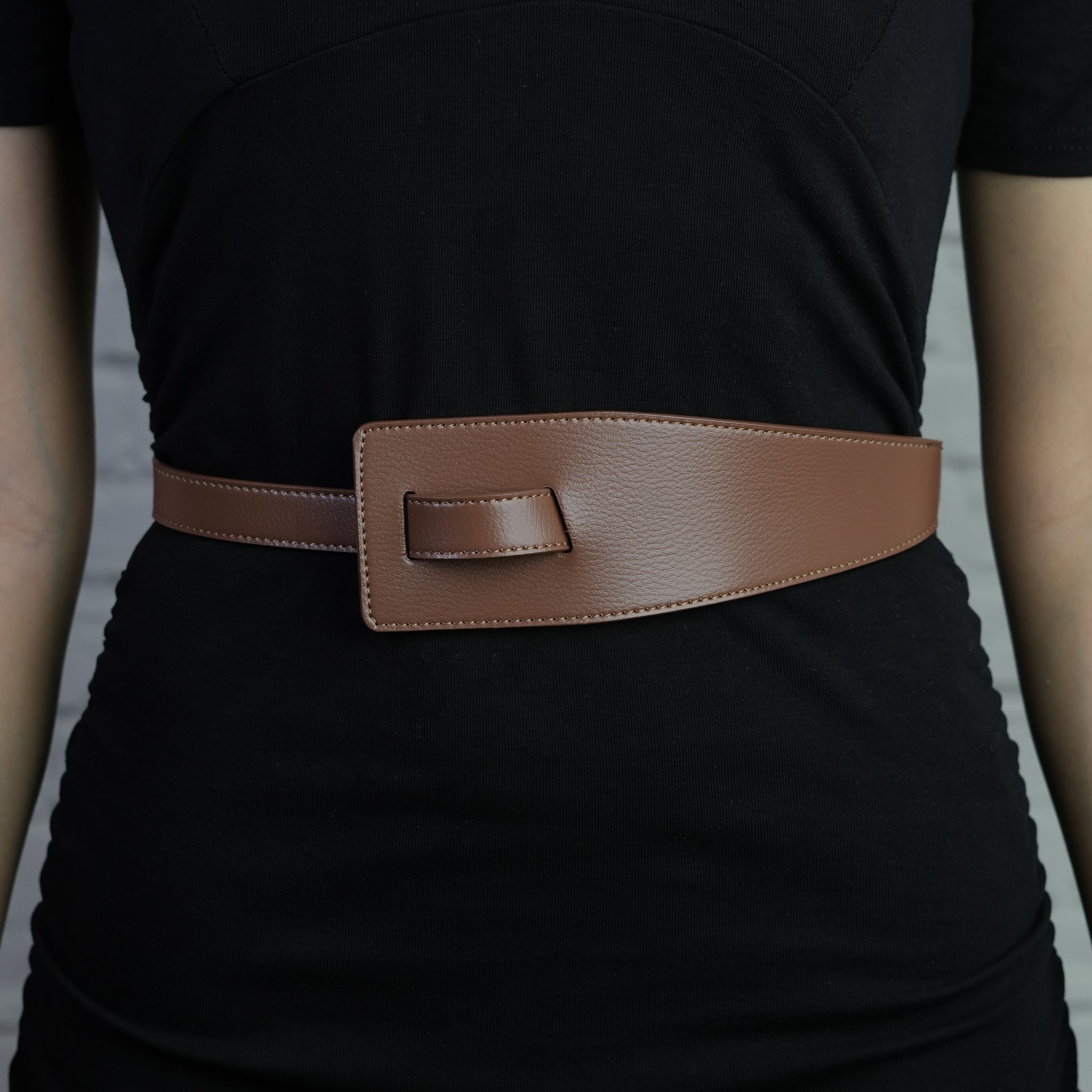 Sculpted Buckle Waist Belt